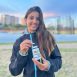 mujer tomando lactoferrina para anemia